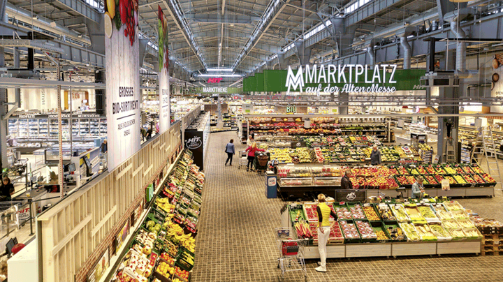 Süßigkeiten-Gang in einem HIT-Markt